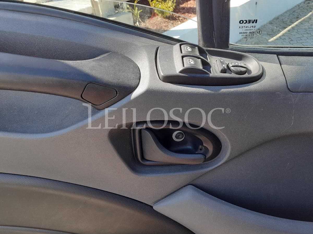 Iveco Daily 35C13 · Ano 2013 — image 17