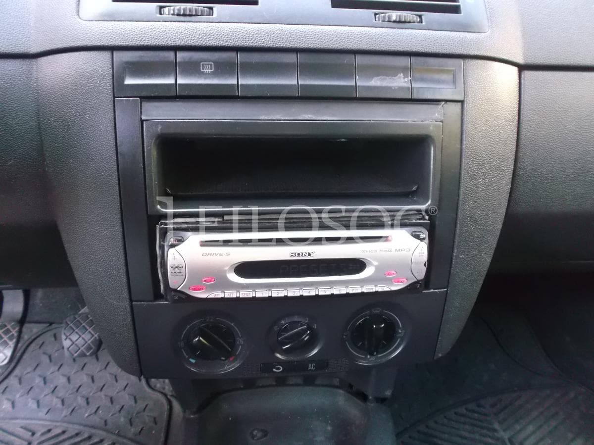 Skoda Fabia 1.4 · Ano 2002 — imagem 13