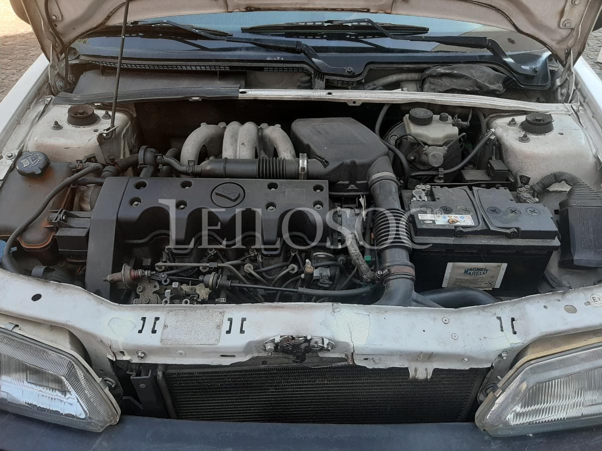 Peugeot 106 XAD · Ano 1996 — image 16