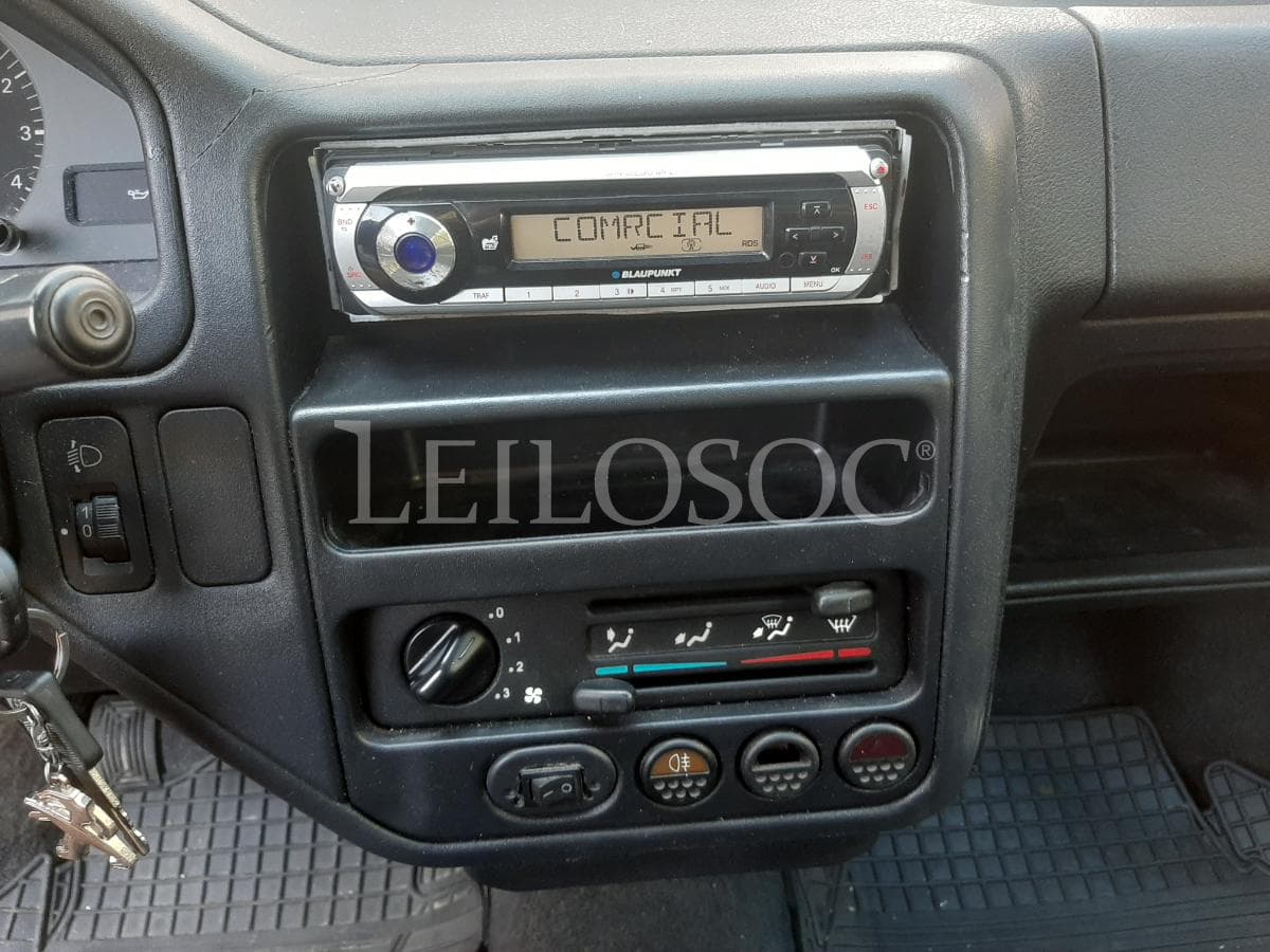 Peugeot 106 XAD · Ano 1996 — image 11