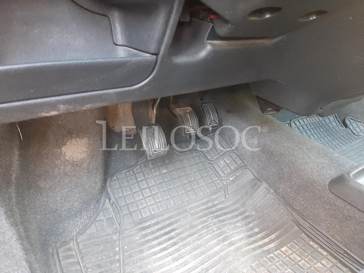 Peugeot 106 XAD · Ano 1996 — image 15