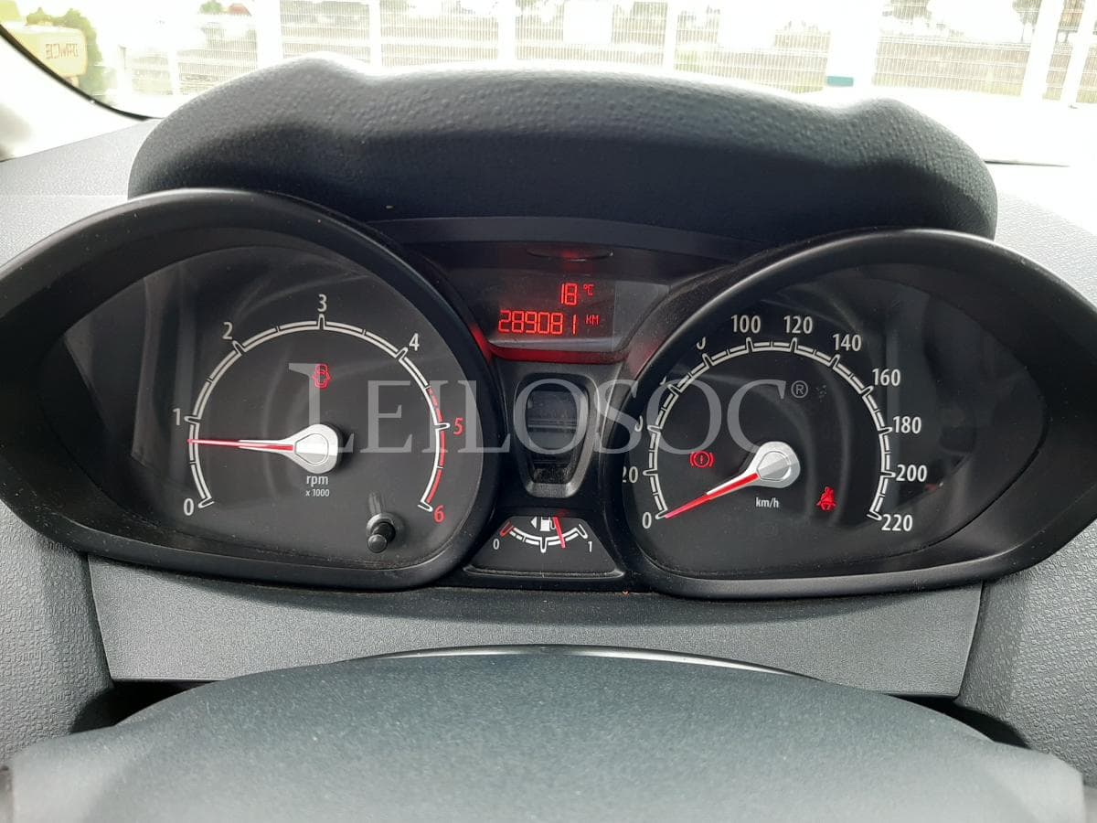 Ford Fiesta 1.4 TDCI · Ano 2012 — imagem 12