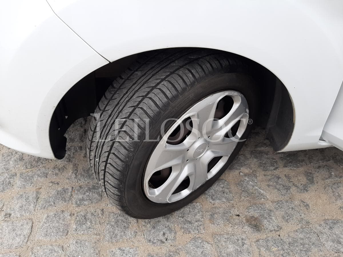 Ford Fiesta 1.4 TDCI · Ano 2012 — imagem 23