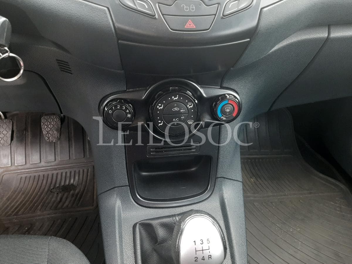 Ford Fiesta 1.4 TDCI · Ano 2012 — imagem 18