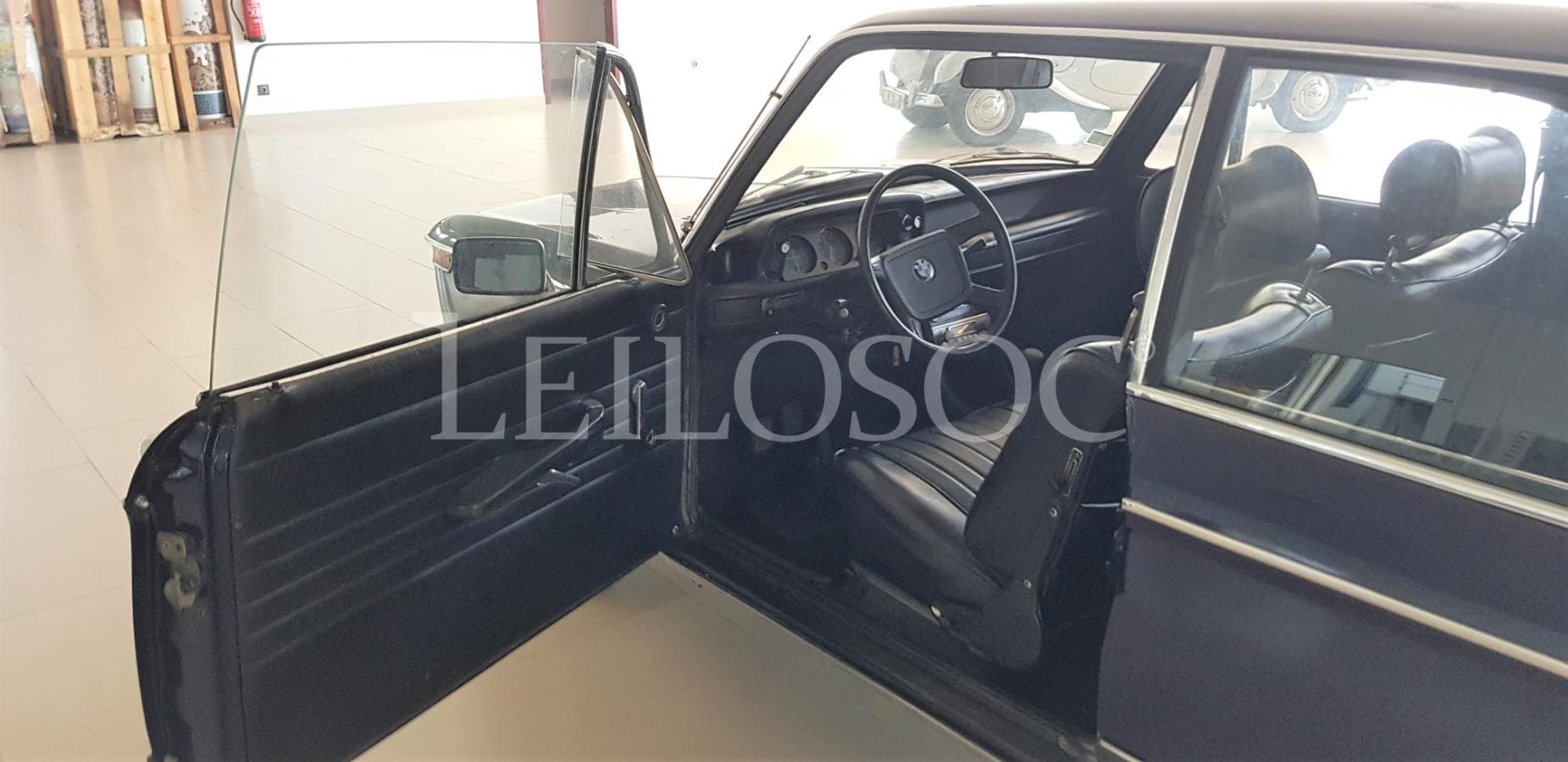 BMW 2002 — image 6