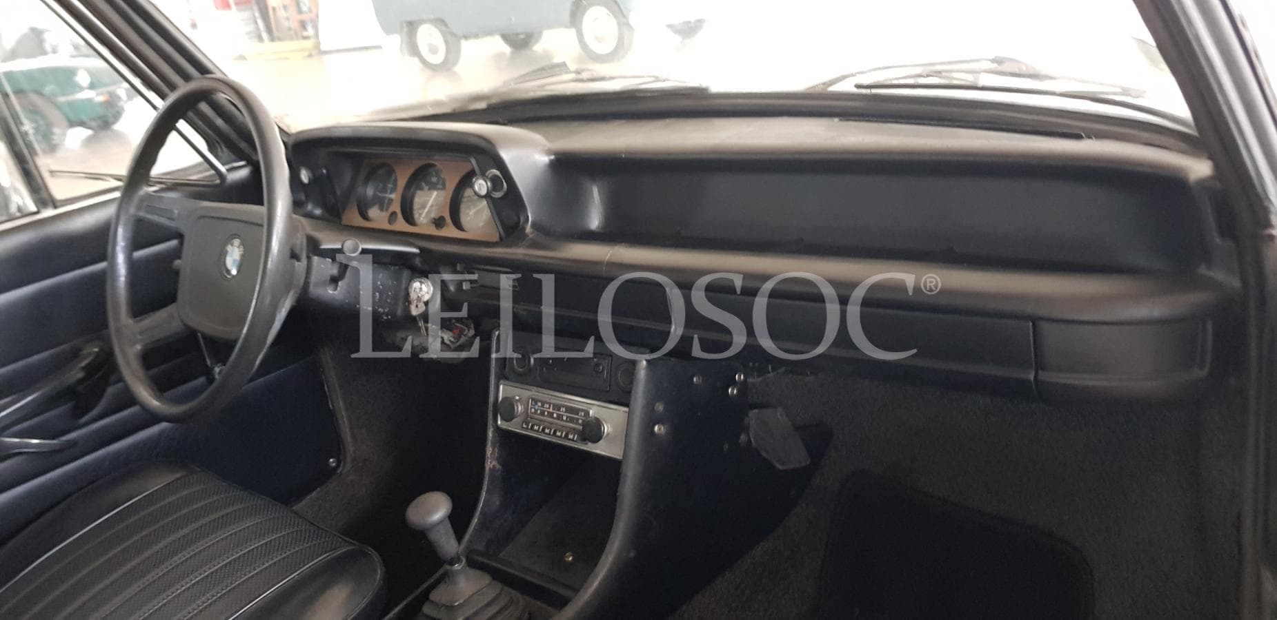 BMW 2002 — image 10