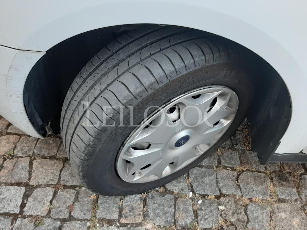 Ford Transit Connect 1.6 TDCI · Ano 2014 · 3 Lugares — image 24