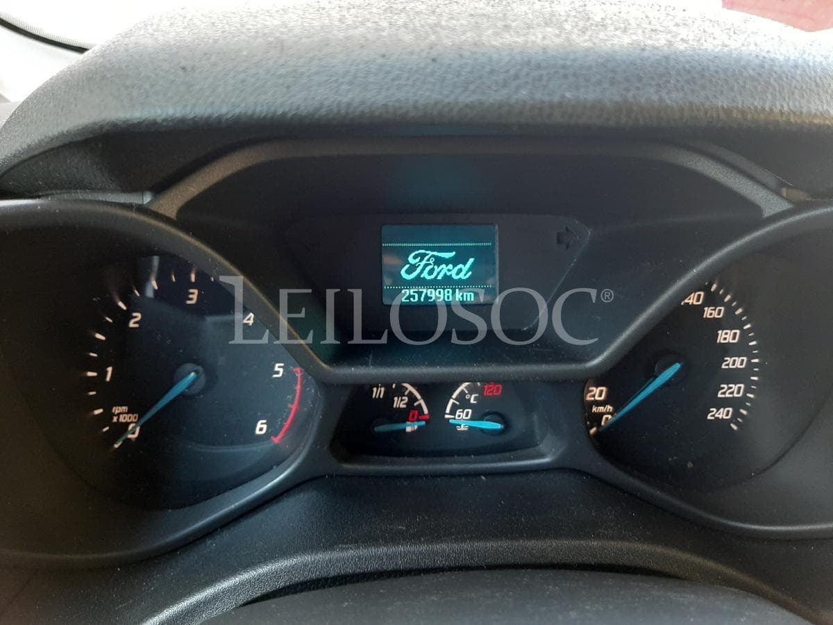 Ford Transit Connect 1.6 TDCI · Ano 2014 · 3 Lugares — image 14