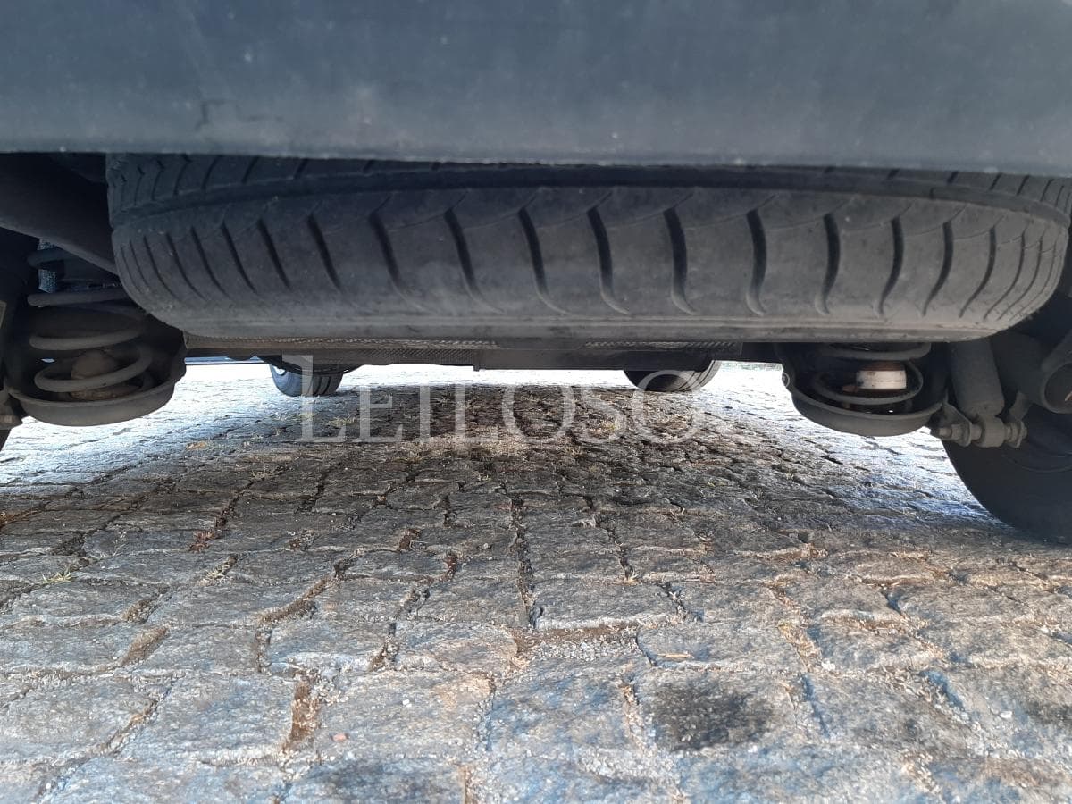 Ford Transit Connect 1.6 TDCI · Ano 2014 · 3 Lugares — image 9