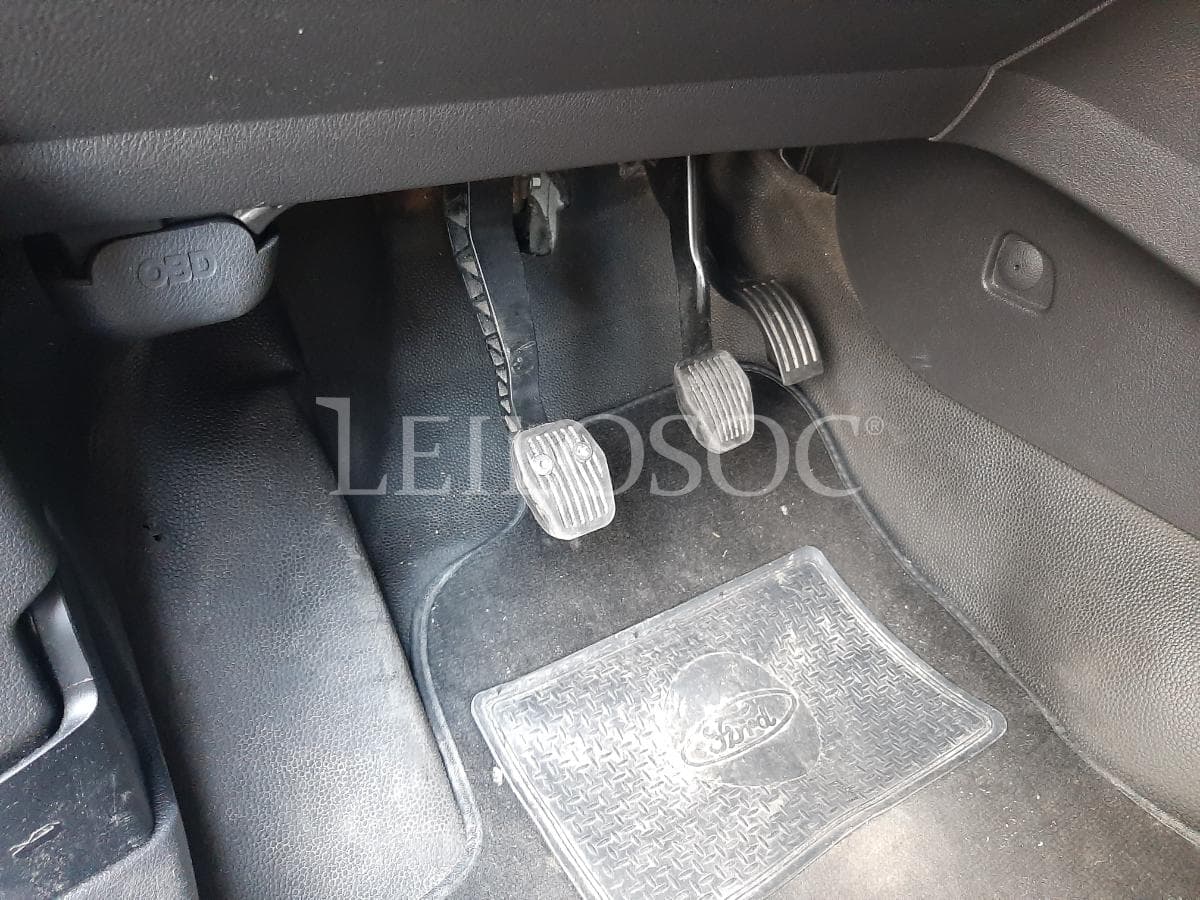 Ford Transit Connect 1.6 TDCI · Ano 2014 · 3 Lugares — image 19
