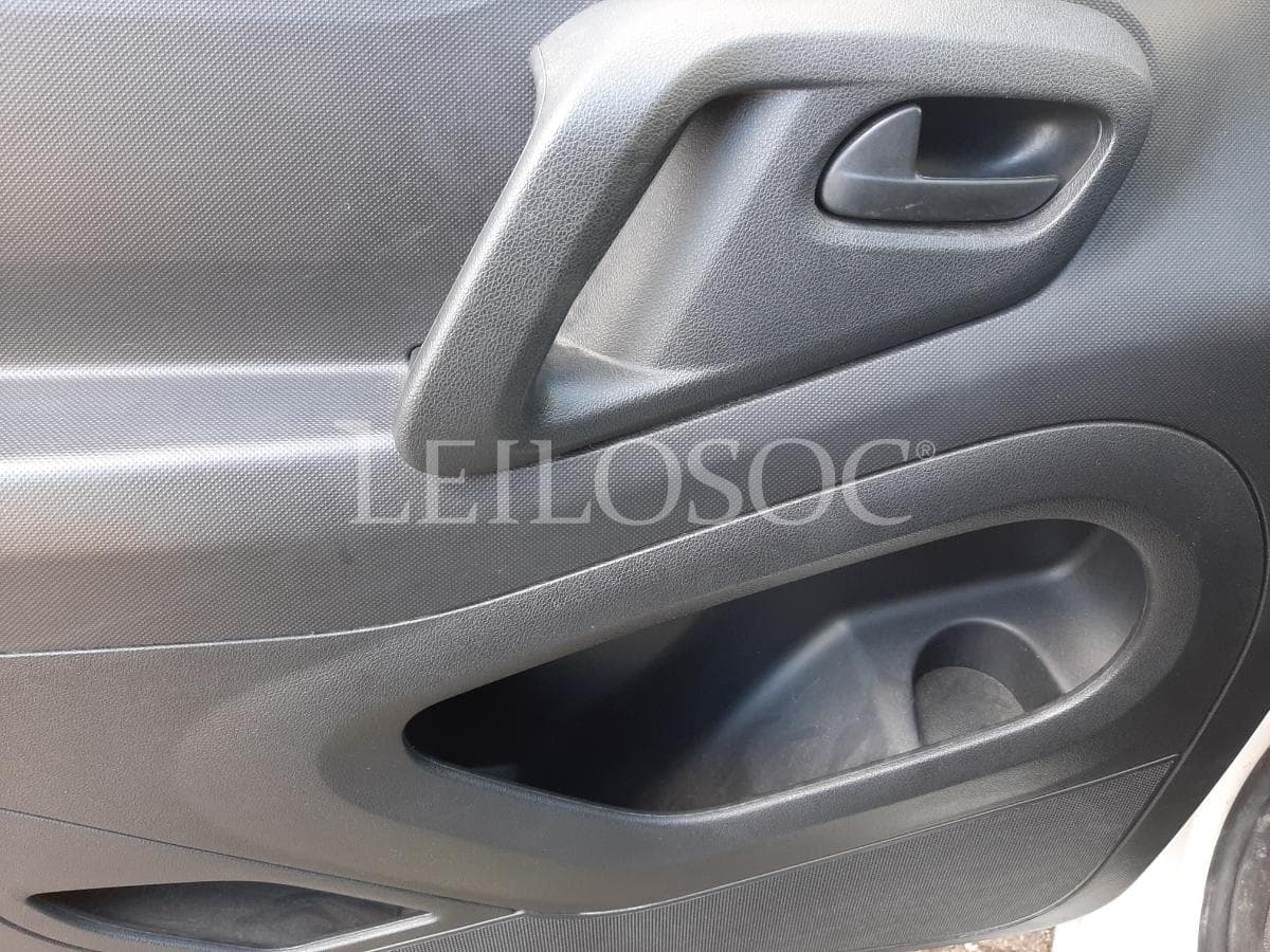 Peugeot Partner 1.6 Blue HDI · Ano 2018 · 3 Lugares — imagem 19