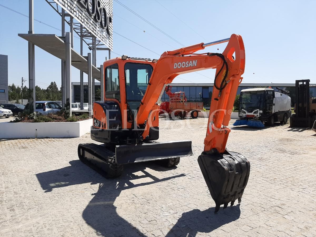 Mini Giratória Doosan DX35Z · Ano 2007 — image 1