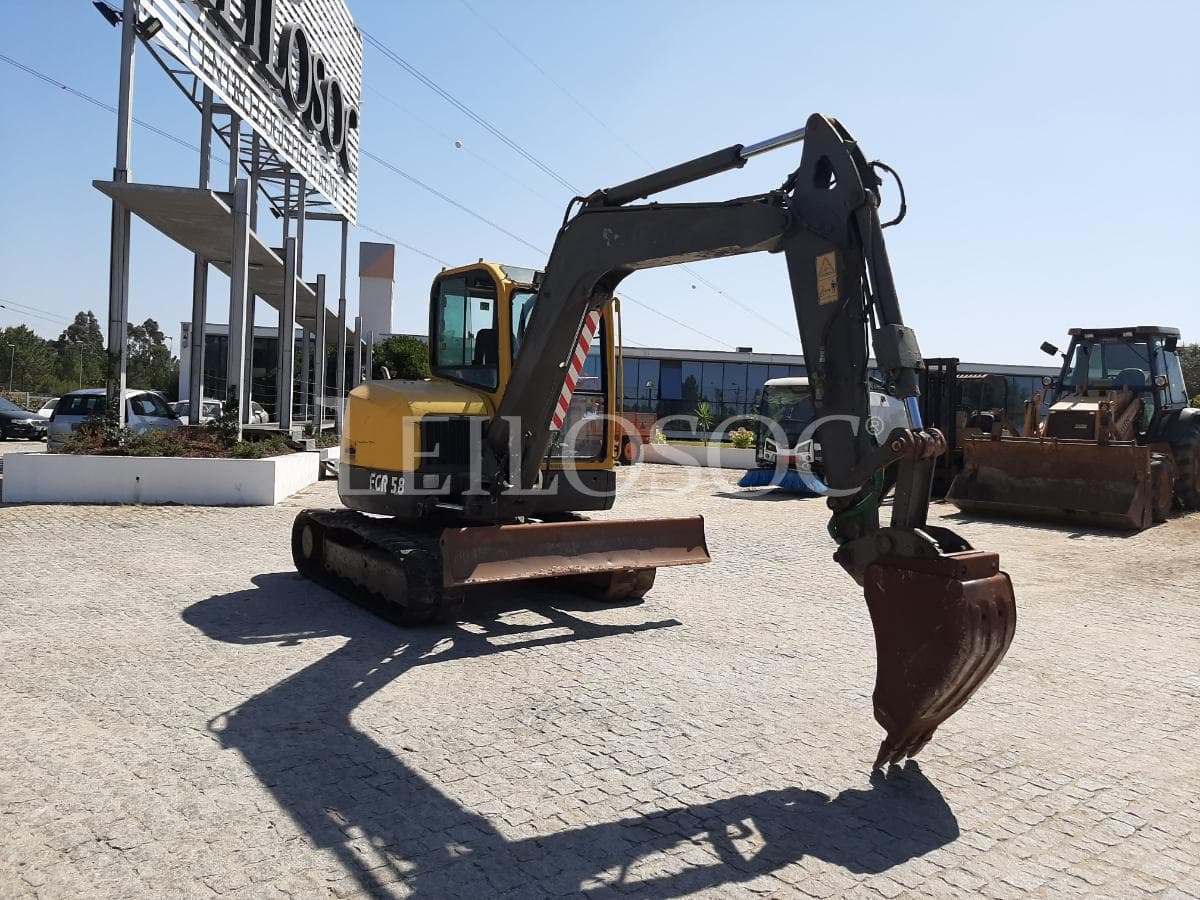 Mini Giratória Volvo ECR 58 · Ano 2008 — imagen 1
