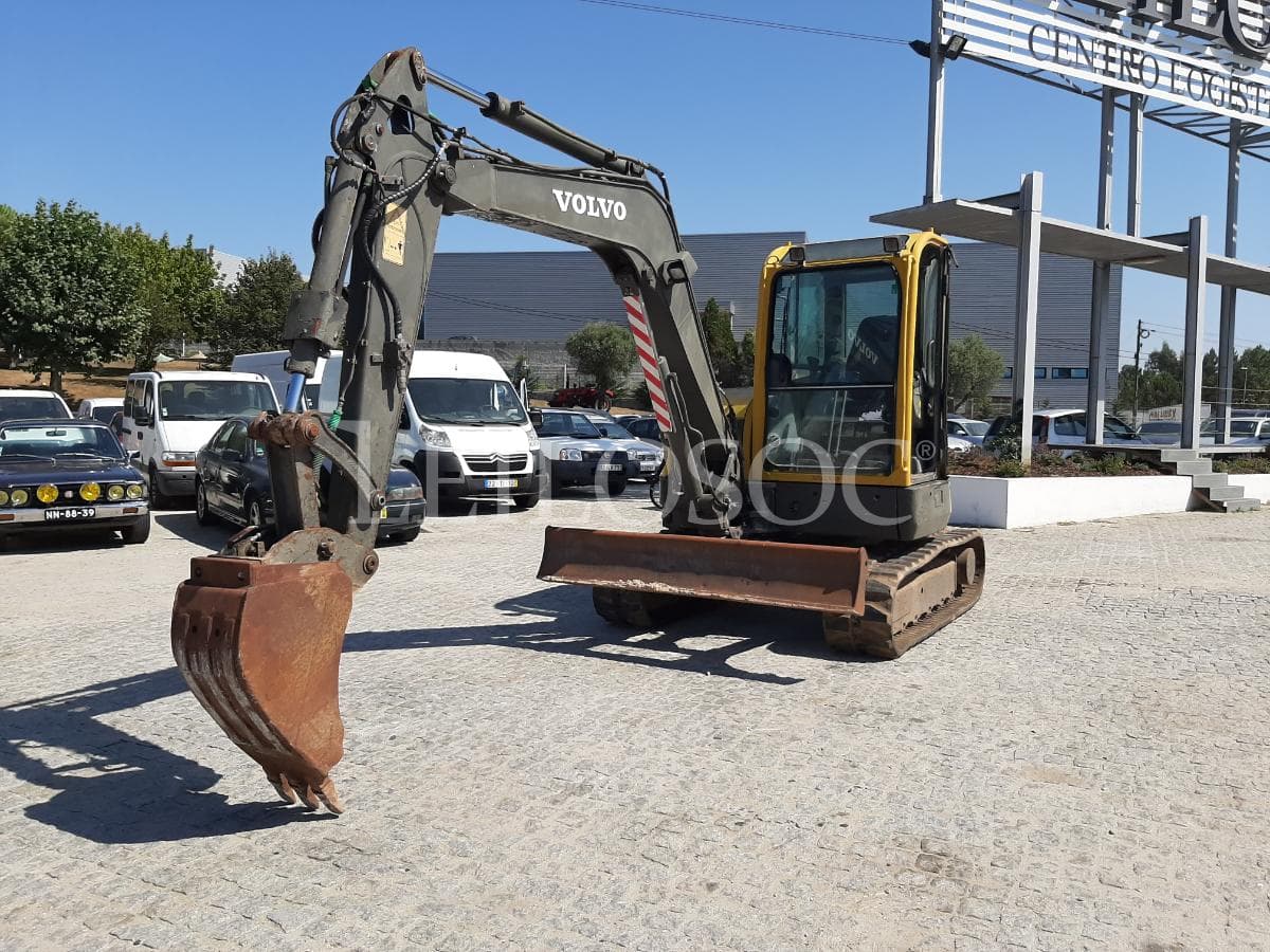 Mini Giratória Volvo ECR 58 · Ano 2008 — imagen 2