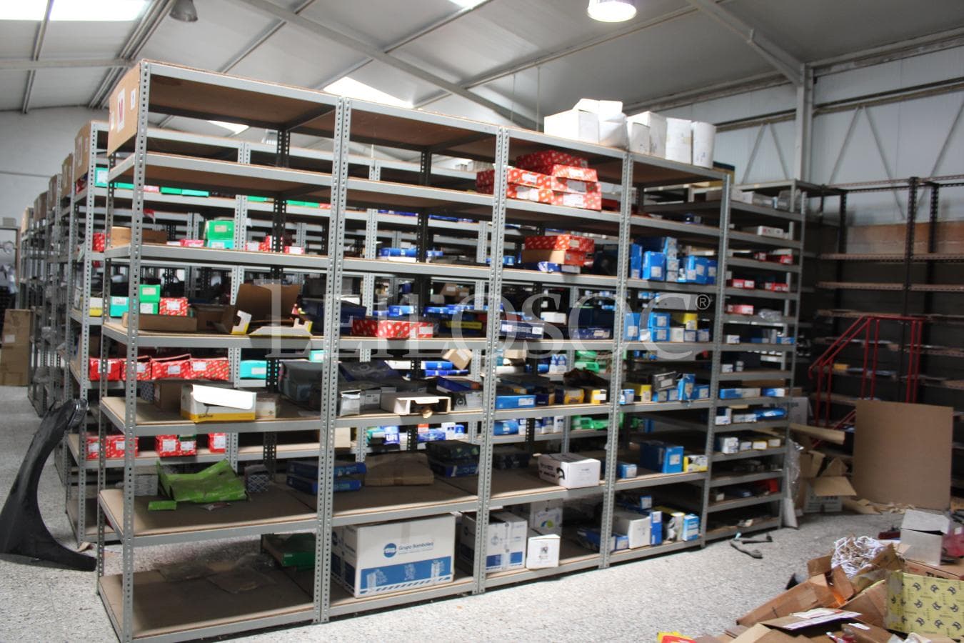 Stock de peças automóvel + Estantes — imagem 2