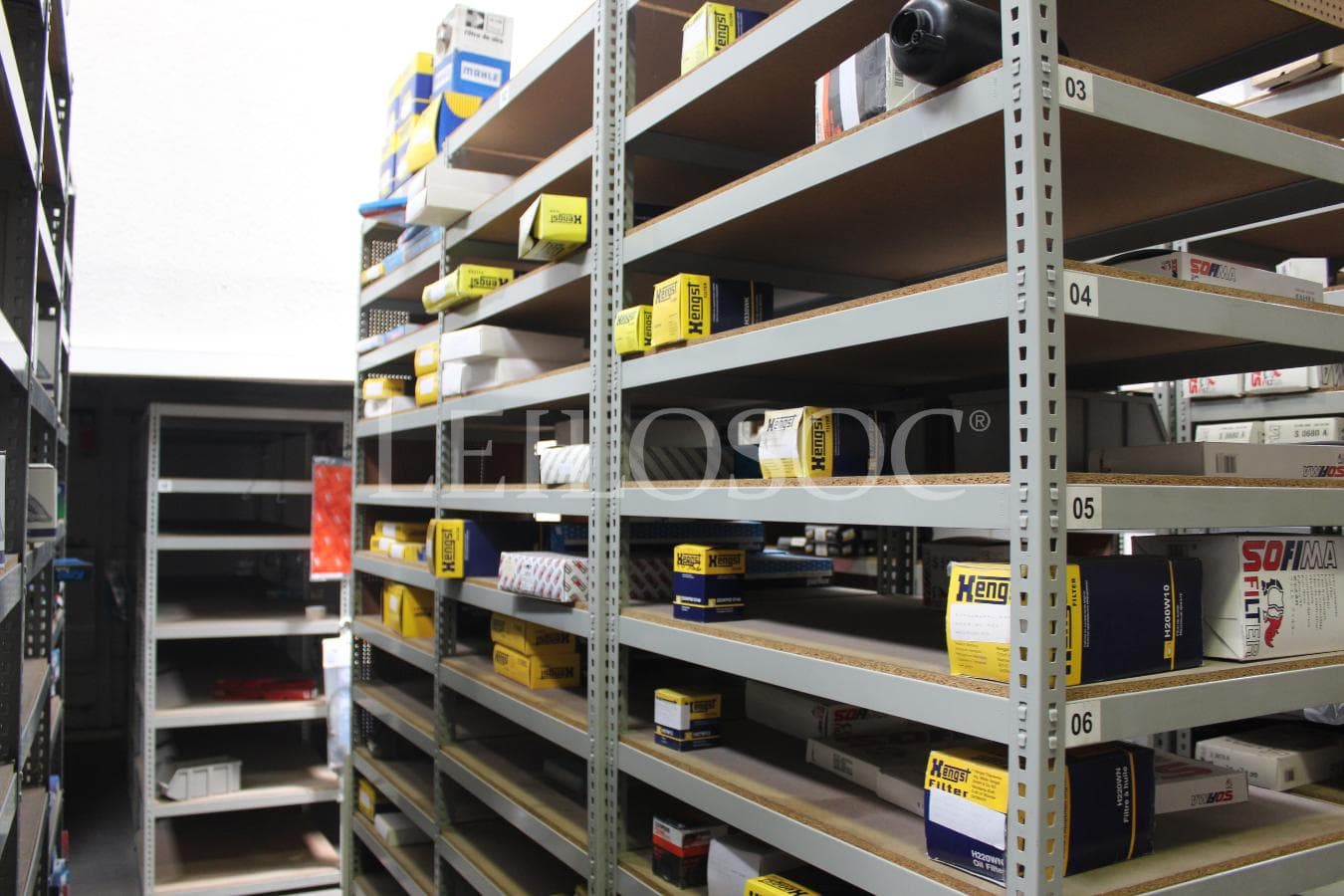 Stock de peças automóvel + Estantes — image 6