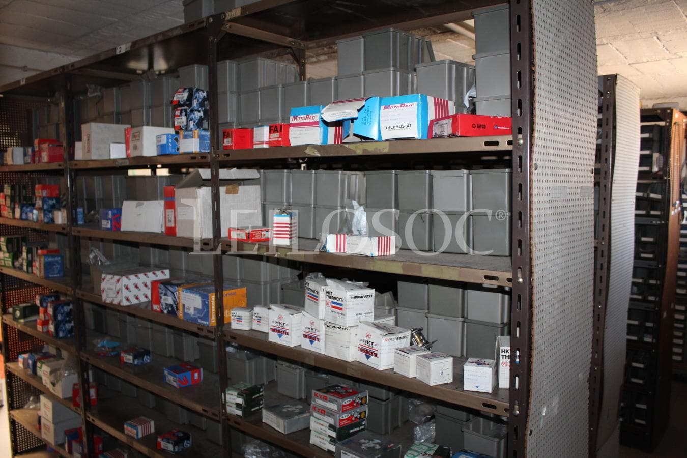 Stock de peças automóvel + Estantes — image 13