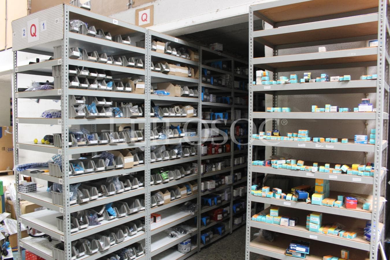 Stock de peças automóvel + Estantes — image 15