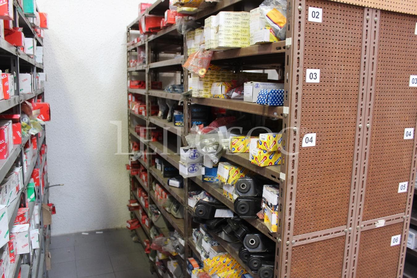 Stock de peças automóvel + Estantes — image 19