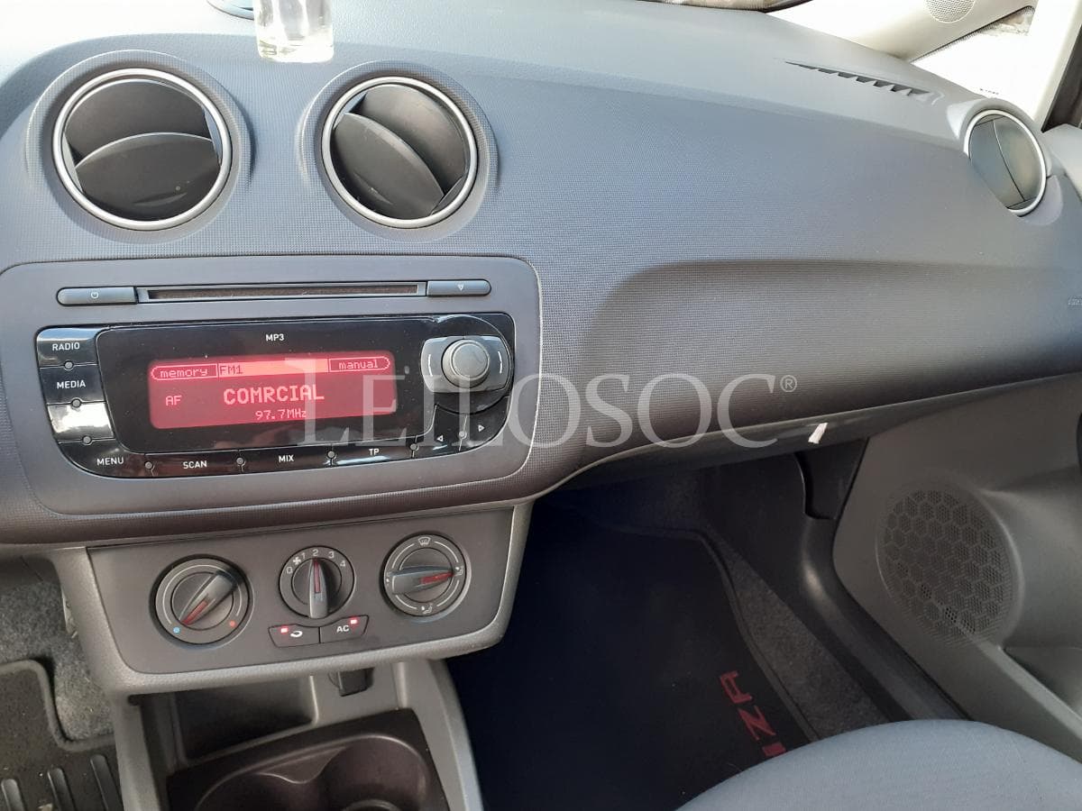 Seat Ibiza 1.2 TDI · Ano 2010 — imagen 13