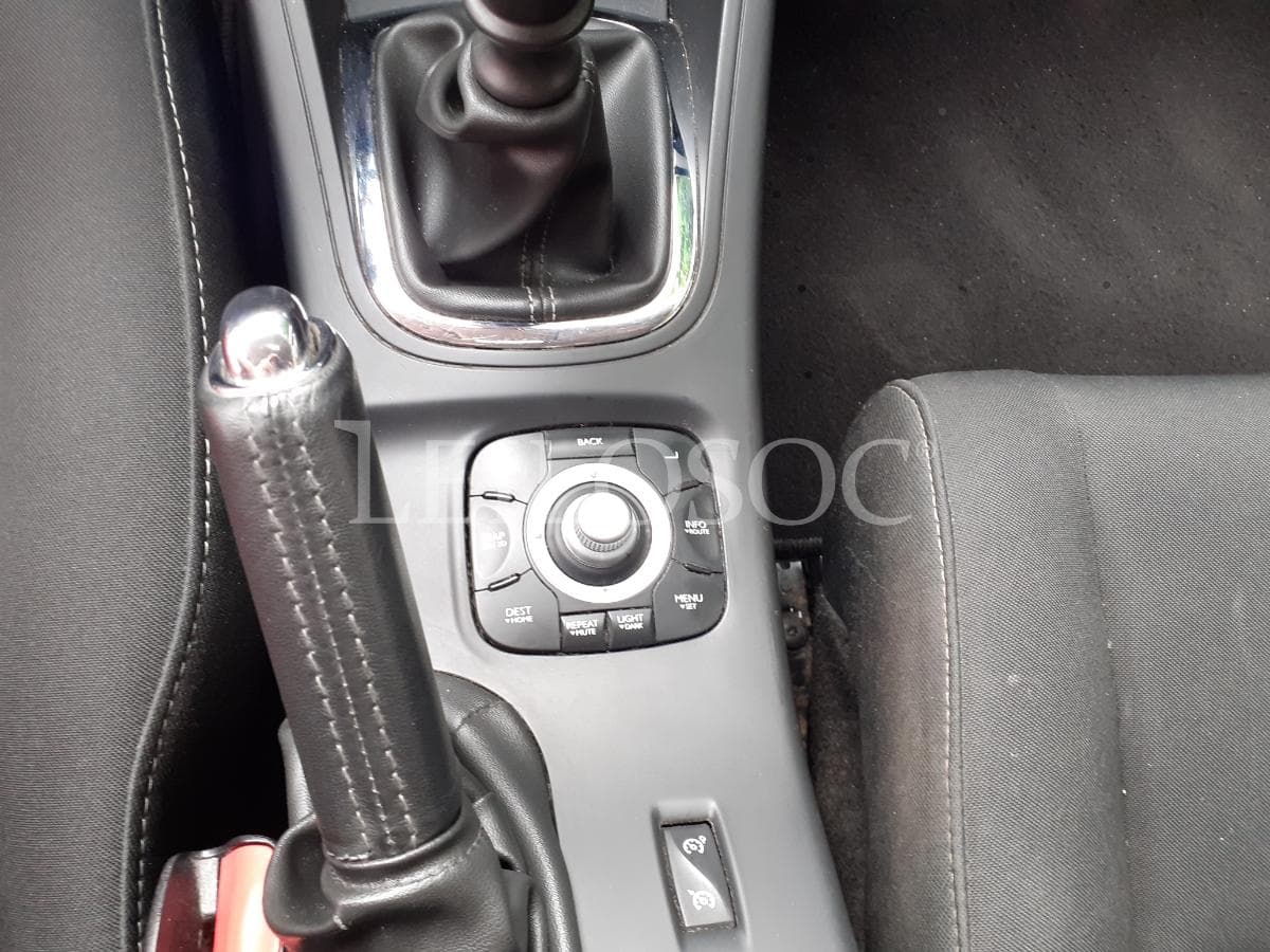 Renault Mégane Sport Tourer 1.5 DCI · Ano 2015 — imagen 11