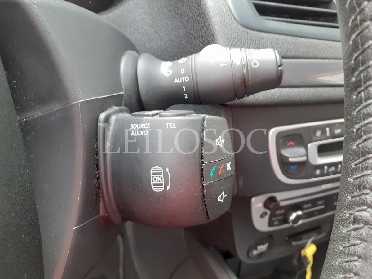 Renault Mégane Sport Tourer 1.5 DCI · Ano 2015 — imagen 12