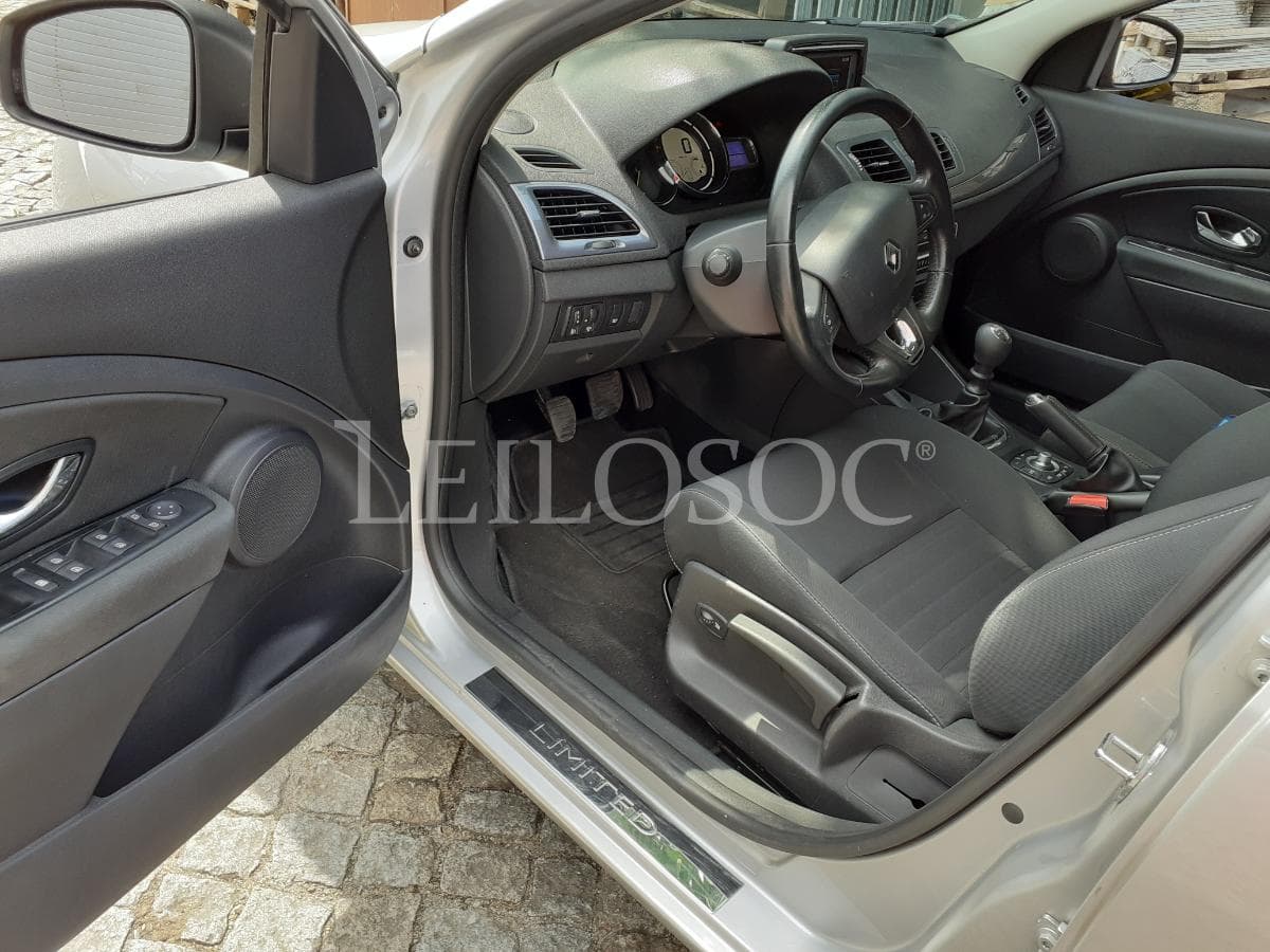 Renault Mégane Sport Tourer 1.5 DCI · Ano 2015 — imagen 9