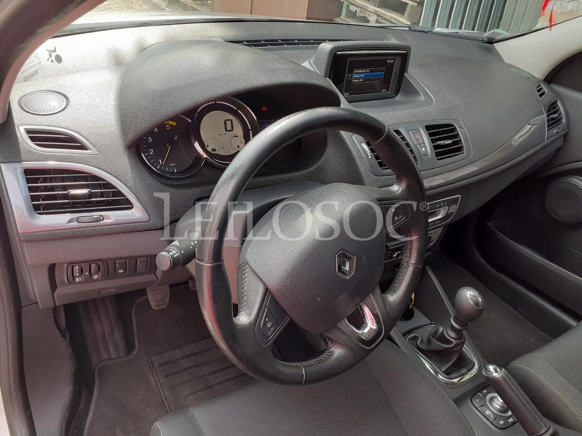 Renault Mégane Sport Tourer 1.5 DCI · Ano 2015 — imagen 20