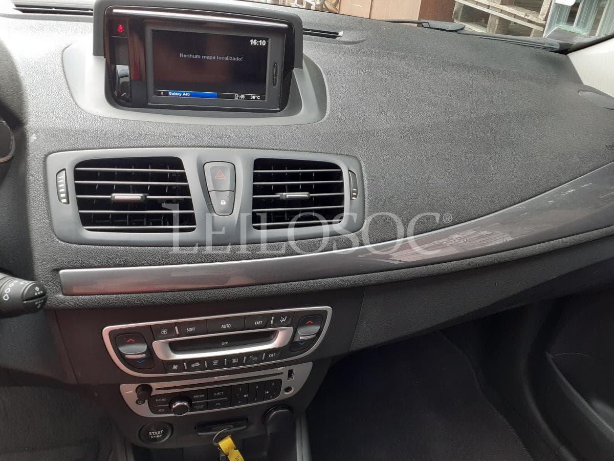 Renault Mégane Sport Tourer 1.5 DCI · Ano 2015 — imagen 21