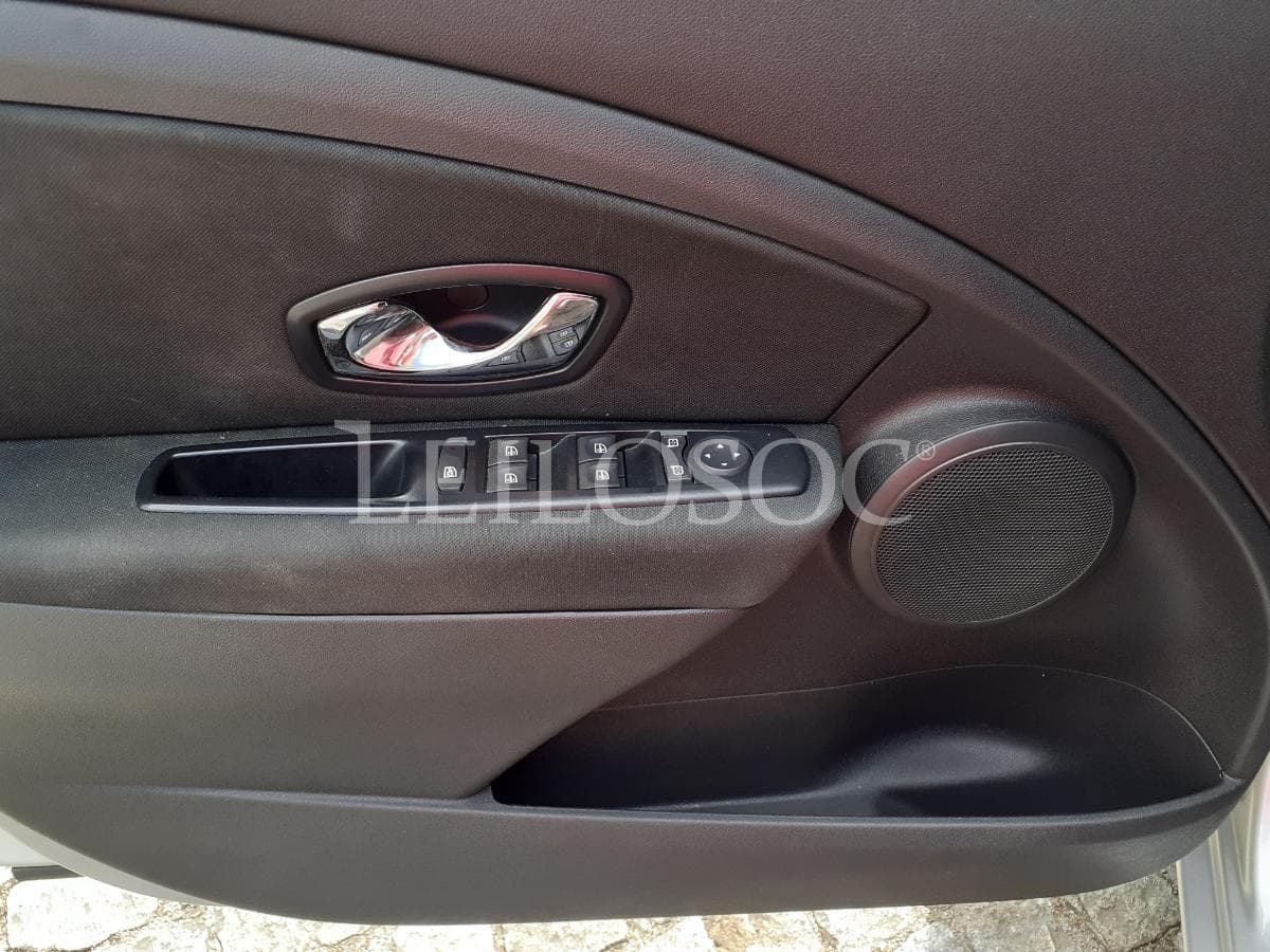 Renault Mégane Sport Tourer 1.5 DCI · Ano 2015 — imagen 22