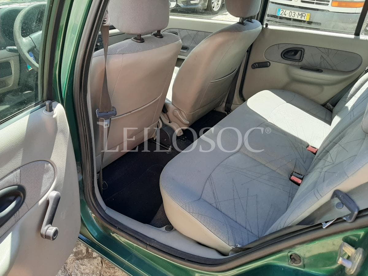 Renault Clio 1.2 · Ano 2001 — imagen 14