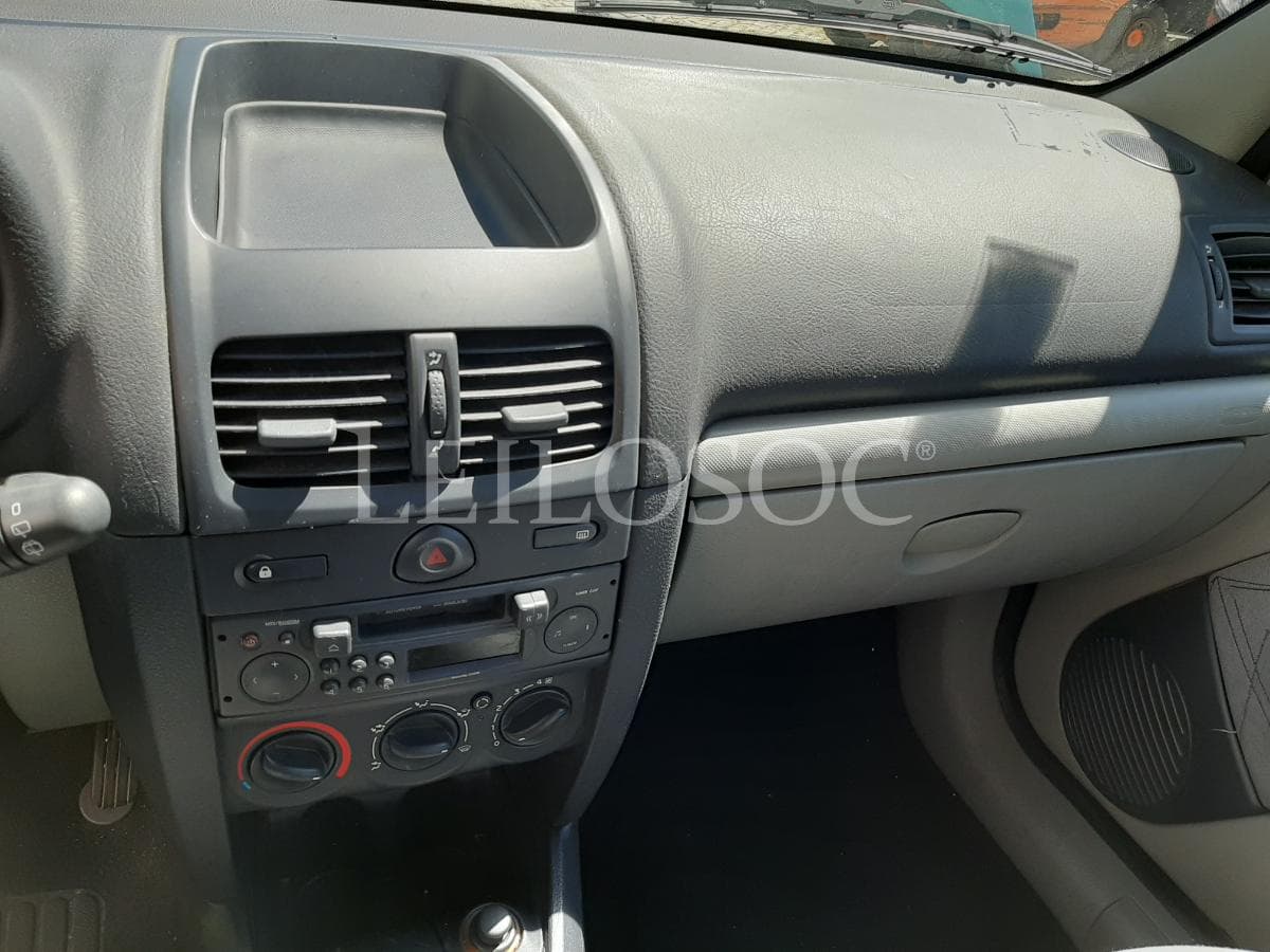 Renault Clio 1.2 · Ano 2001 — imagen 11