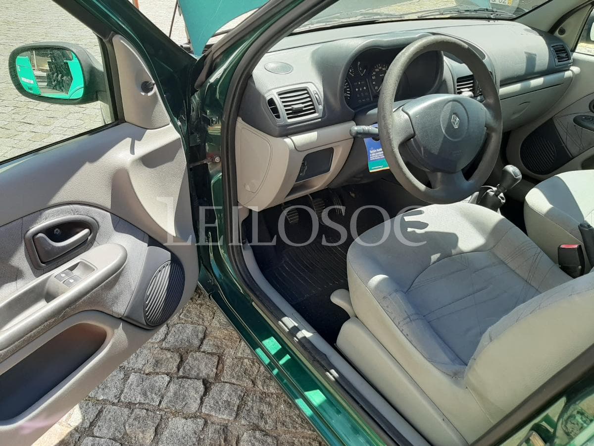 Renault Clio 1.2 · Ano 2001 — imagen 9