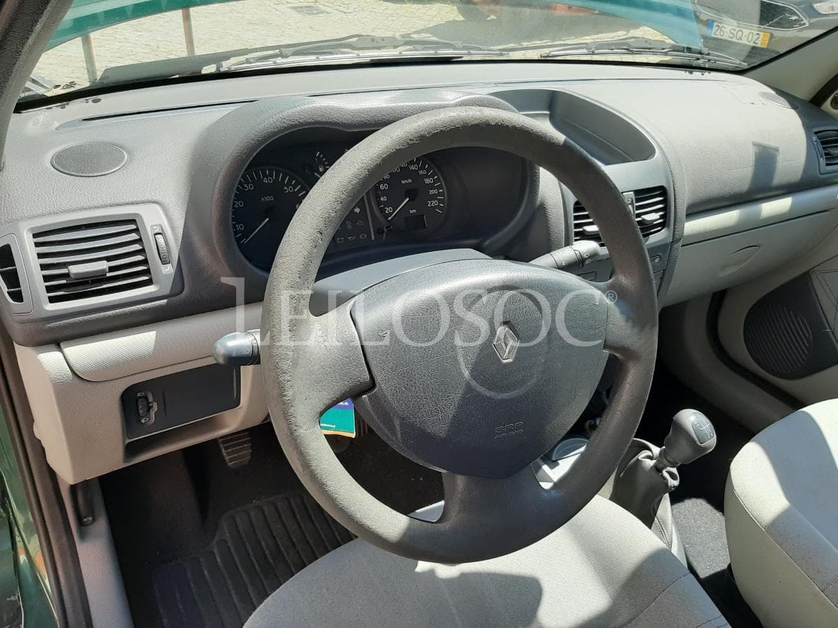 Renault Clio 1.2 · Ano 2001 — imagen 13