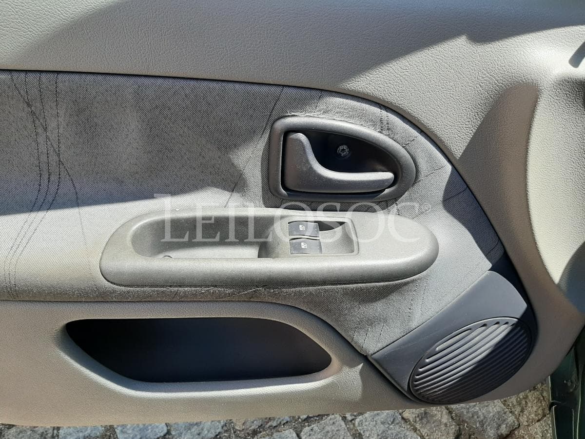 Renault Clio 1.2 · Ano 2001 — imagen 12