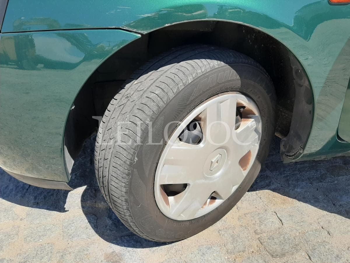Renault Clio 1.2 · Ano 2001 — imagen 25