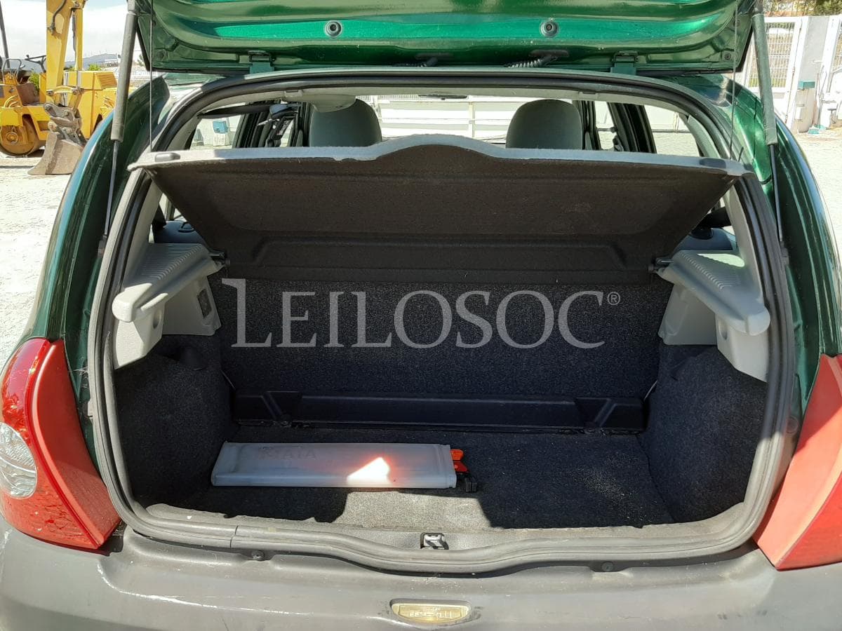 Renault Clio 1.2 · Ano 2001 — imagen 7