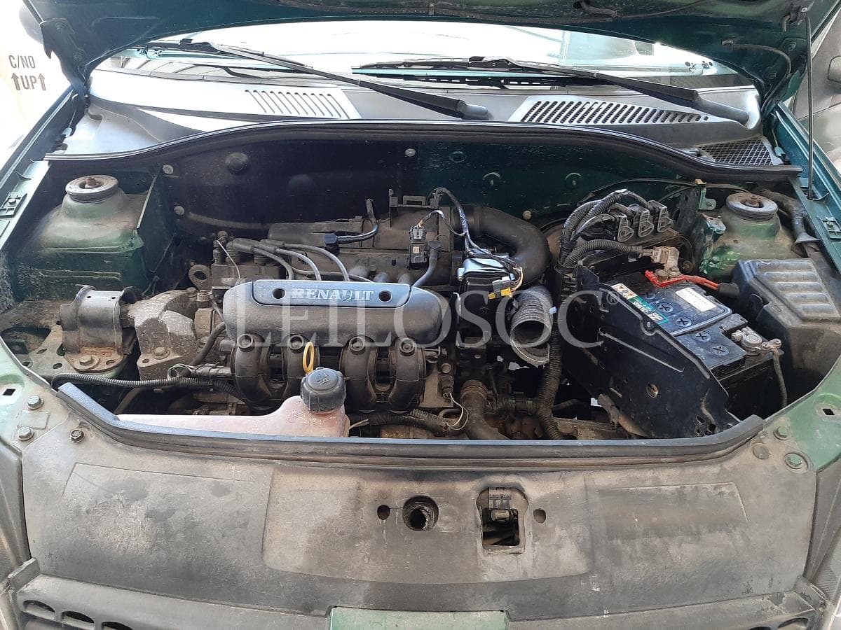 Renault Clio 1.2 · Ano 2001 — imagen 23