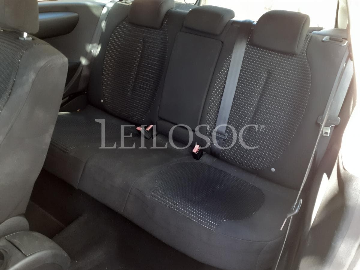 Citroën C4 Coupé 1.6 HDI · Ano 2008 — imagen 12
