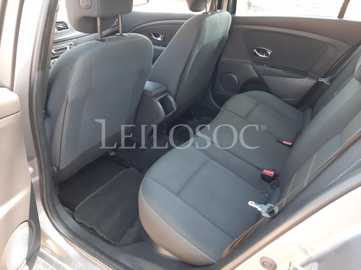 Renault Mégane 1.5 DCI · Ano 2014 — imagen 17
