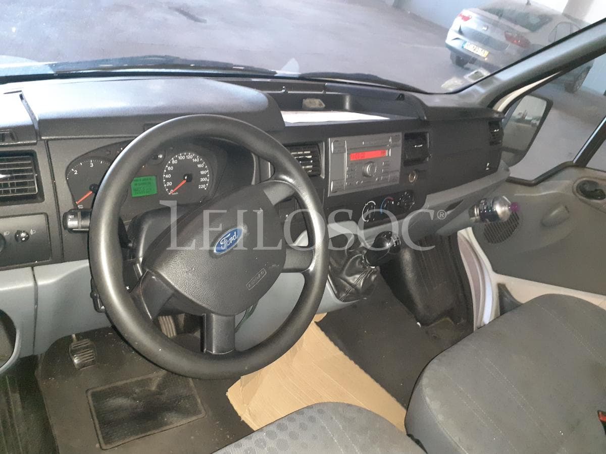 Ford Transit — image 12