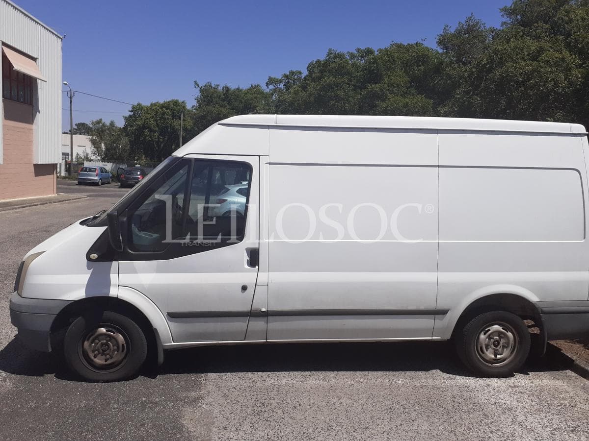 Ford Transit — image 8
