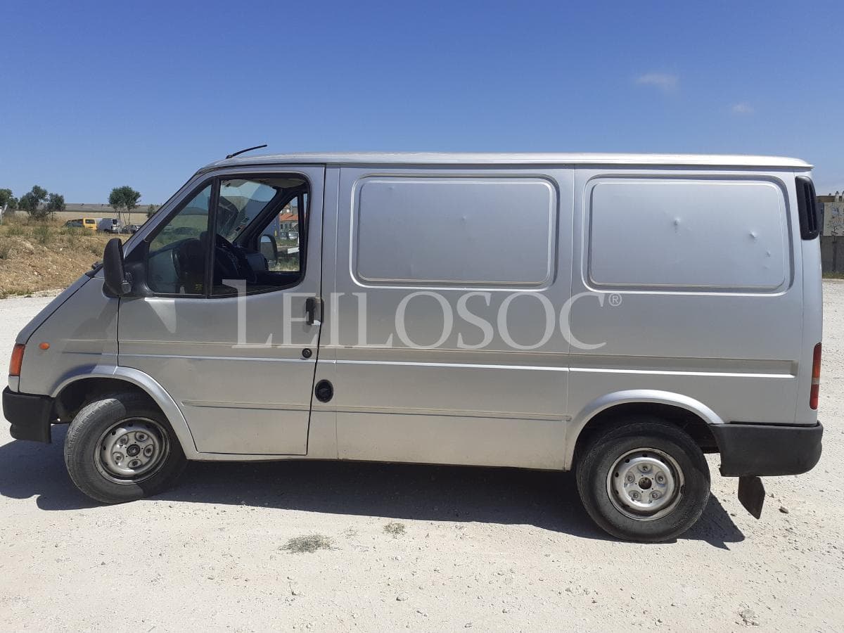 Ford Transit — imagem 8
