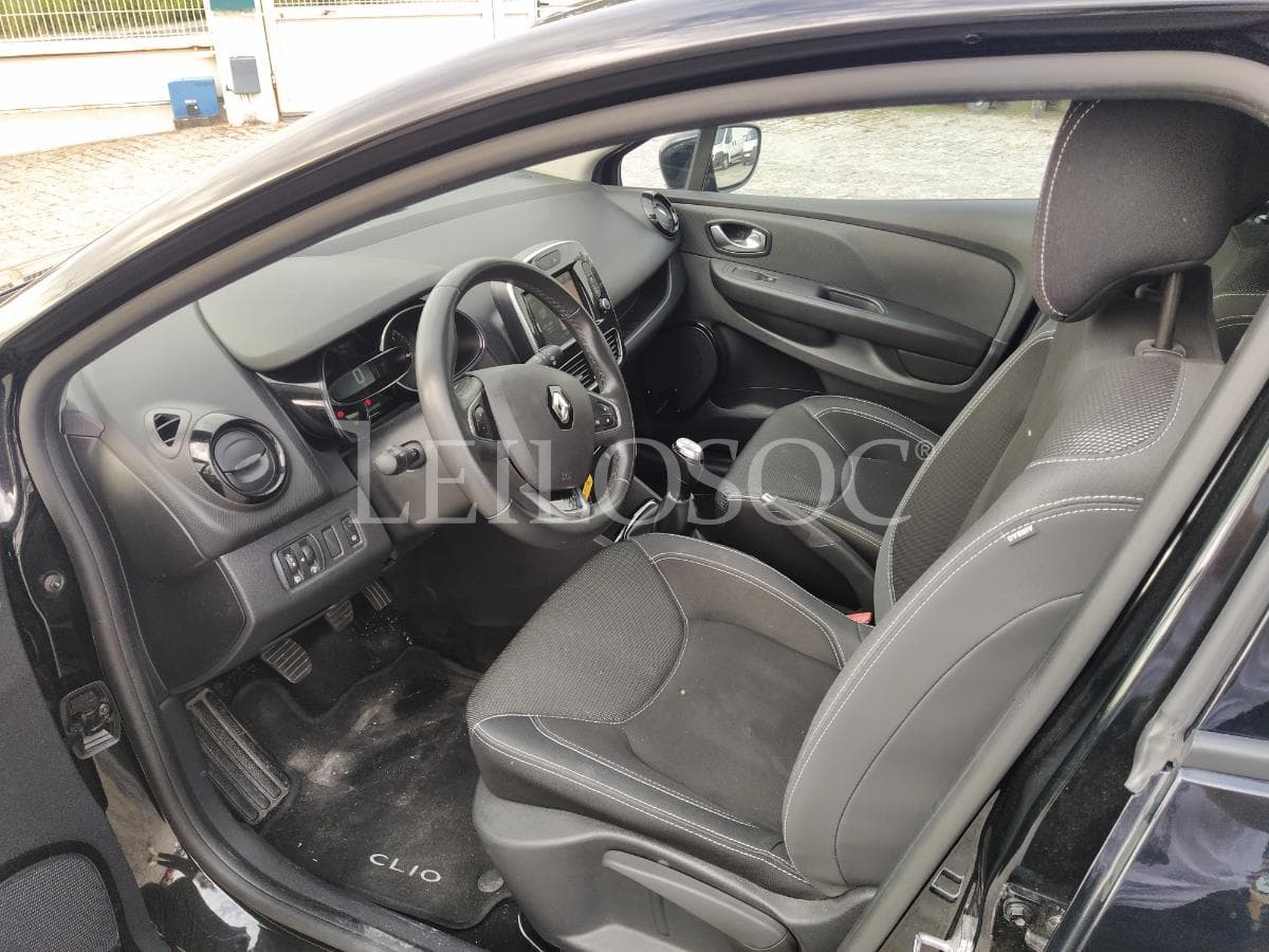 Renault Clio 1.5 DCI · Ano 2017 — imagen 9