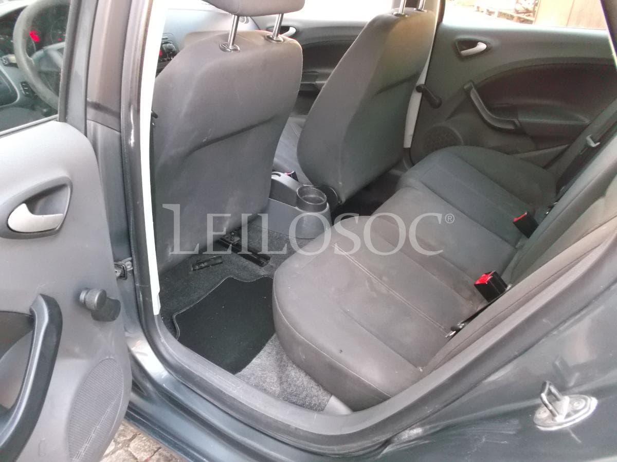 Seat Ibiza 1.2 TDI · Ano 2011 — image 10