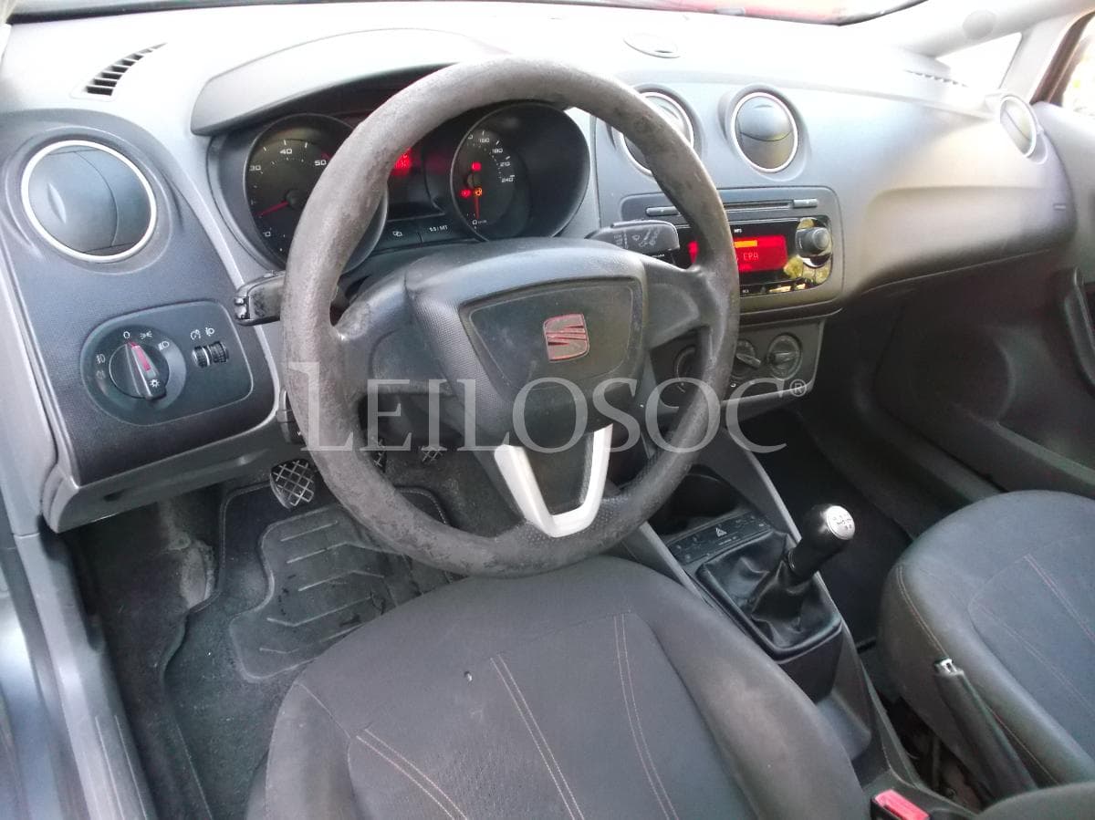 Seat Ibiza 1.2 TDI · Ano 2011 — image 12