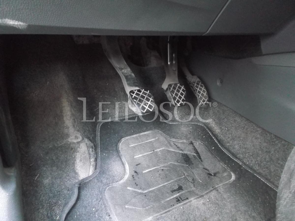 Seat Ibiza 1.2 TDI · Ano 2011 — image 11