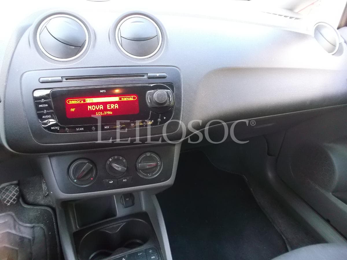 Seat Ibiza 1.2 TDI · Ano 2011 — image 13