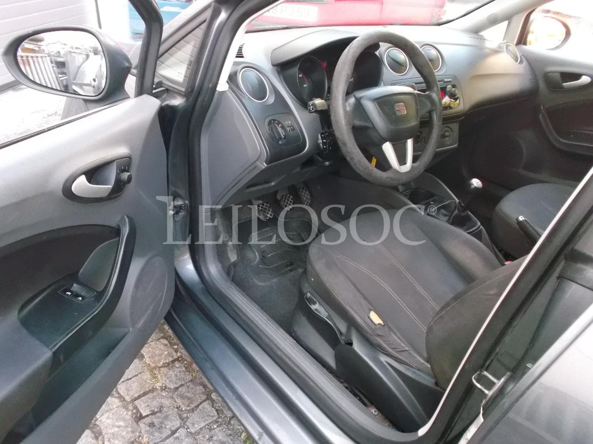 Seat Ibiza 1.2 TDI · Ano 2011 — image 9