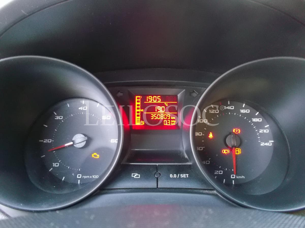 Seat Ibiza 1.2 TDI · Ano 2011 — image 16